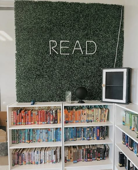 Cute Classroom Ideas Highschool English, Modern Classroom Decor High Schools, Anthropologie Classroom, Male Classroom Decor Middle School, Classroom Ideas High School Decorating, High School Ela Classroom Setup, Classroom Library High School, Goth Teacher Classroom, Therapeutic Classroom Set Up