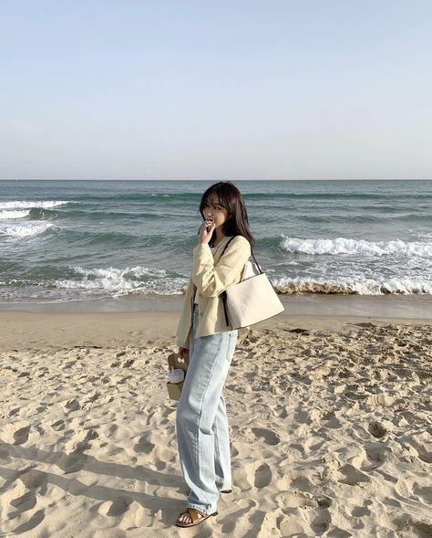 Outfit Pantai Korea, Korea Beach, Bali Outfit, Beach Aesthetics, Campus Outfit, Insta Filters, Coastal Life, Instagram Ideas Photography, Trendy Fashion Outfits