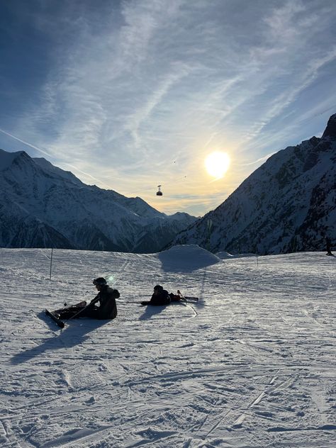 Ski Chamonix Mont Blanc, France Snow, Ski Travel, Skiing Aesthetic, Chamonix France, Winter Magic, Snow Winter, Pretty Stuff, Ski Trip