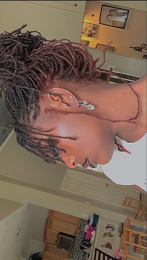 Dyed Sister Locs Black Women, Sister Locs Dyed, Sister Locs Styles Short, Micro Dreads, Dyed Sisterlocks, Microlocs Styles, Dyed Microlocs, Mini Locs, Colored Microlocs