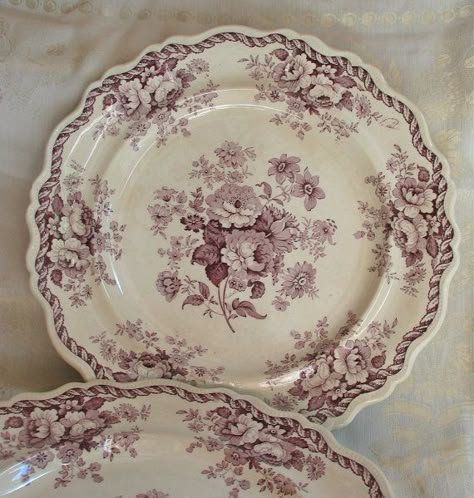 Antique Plates Vintage, Vintage Transferware, Plates Vintage, Antique Dinnerware, Vintage Dinner, Vintage Purple, Pretty Plates Ceramic, Purple Vintage, Victorian Plates