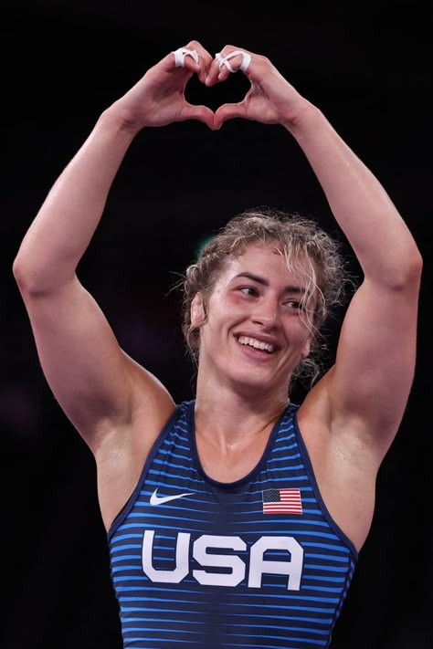 Athlete Women, Female Olympians, Women Of Wrestling, Women Sports, Buff Girl, Women Wrestlers, Women Wrestling, Olympic Women Body Types, Helen Maroulis