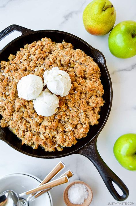 This easy Thanksgiving dessert stars diced apples and pears, and the best cinnamon-oat crisp to ever hit your lips. Best of all, this Easy Apple and Pear Crisp can be baked in a skillet, pie plate or baking dish. justataste.com #thanksgivingdessert #applecrisp #pearrecipes #peardessertrecipes #justatasterecipes Apple Crisps Recipe, Pear Crisp Recipe, Apple Pear Crisp, Festive Dessert Recipes, Pear Dessert Recipes, Crisps Recipe, Apple Crisps, Pear Crisp, Sweet Bakes