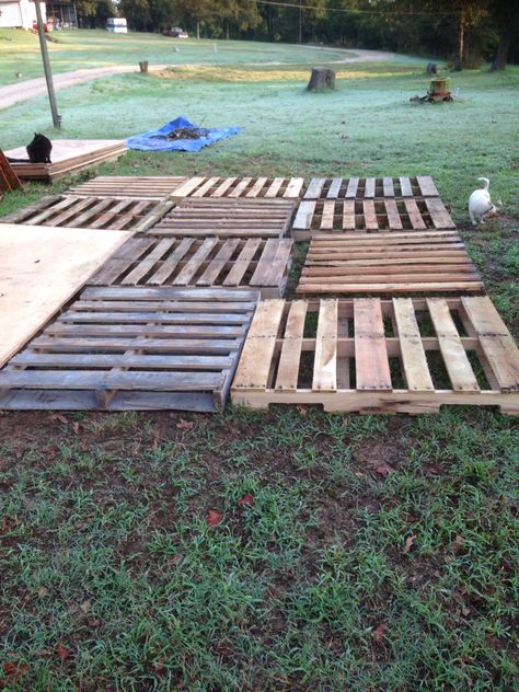 Build Your Own Dance Floor Outdoor Weddings, Diy Wedding Stage Platform, Easy Dance Floor Diy, How To Build A Dance Floor For Wedding, Diy Dance Floor Wedding Cheap, Pallet Dance Floor Wedding, Homemade Dance Floor, Diy Dance Floor Outdoor, Diy Dance Floor Cheap