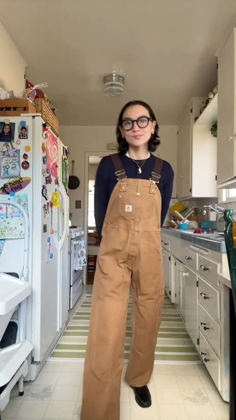 Last fit in California 👢 . . . . #fallstyle #pintreststyle #pintrestoutfit #overalls | Instagram Carhartt Overalls Women Outfit, Carhartt Overalls Women, Carhartt Overalls Outfit, Pinafore Outfit, Dungaree Outfit, Overalls Outfits, Carhartt Overalls, Overall Outfit, Overalls Outfit