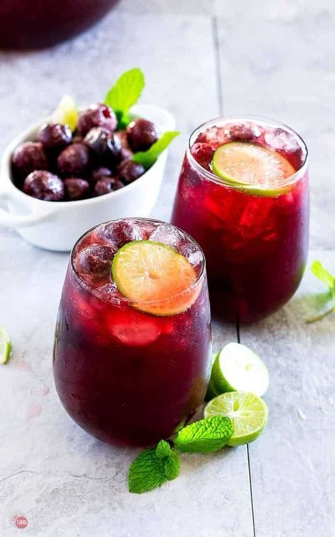 Cherry Limeade Punch, Limeade Punch, Ice Cream Punch, Cherry Punch, Cranberry Sangria, Party Punch Recipes, Healty Dinner, Tart Cherry Juice, Cherry Vanilla