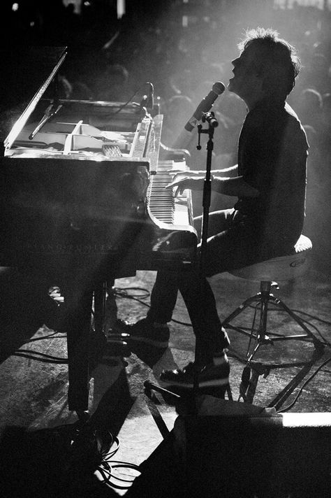 My idol - jamie cullum Jamie Cullum, Airport Check In, Uk Tour, Piano Man, Music Business, Walk Of Fame, Musical Movies, Music Love, Inspirational People