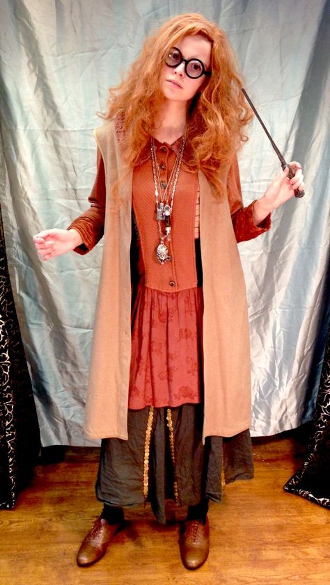 ‘Sit, my children, sit.’ This Professor Sybill Trelawney Hogwarts Staff Costume from the Harry Potter Series is just one of the Awesome Characters Costumes we can provide for you. Actually, we can hook you up with any student, ghost, professor or other character Outfits for kids, youth or adults. Harry Potter Costume Ideas at Dallas Vintage Shop! Harry Potter Party Outfit, Hogwarts Costume, Sybill Trelawney, Harry Potter Kostüm, Book Characters Dress Up, Harry Potter Robes, Harry Potter Professors, Harry Potter Halloween Costumes, Harry Potter Dress