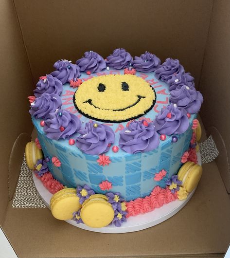 Colorful smiley face emoji cake😊 Smiley Face Cupcake Cake, Smiley Face Cake, Peace Sign Cakes, Colorful Smiley Face, Smiley Face Emoji, 11 Birthday, Emoji Cake, Vanilla Birthday Cake, Face Emoji