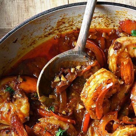 Anna Chwistek on Instagram: "Shrimp with harissa – A quick dinner that bursts with flavor. Pan-seared shrimp tossed with sautéed bell peppers in a flavorful harissa butter sauce, this dish comes together in just 20 minutes, making it perfect for busy weeknights. Whether served as a main course or a light appetizer, this versatile recipe is sure to become a regular in your cooking rotation. Recipe link in bio!! Follow @anna_s_table for more recipes ✔️RECIPE + FULL COOKING VIDEO on my blog Ingredients 1.1 pound/500 g shrimp, peeled and deveined 1 tsp each: salt, black pepper, smoked paprika, garlic powder, turmeric 1 tbsp olive oil 2 tbsp unsalted butter, divided 1 red bell pepper, thinly sliced 1 small yellow onion, finely chopped 5 garlic cloves, minced ½ cup/120 ml low sodium chicken b Anna Chwistek, Harissa Butter, Harissa Shrimp, Seared Shrimp, Rose Harissa, Harissa Recipes, Food Seafood, Light Appetizers, Low Sodium Chicken Broth