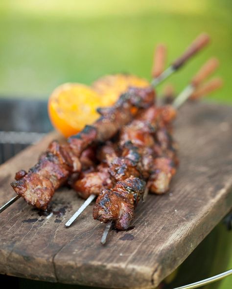 Kebab Marinade, Marinated Pork Tenderloin, Bbq Grill Recipes, Kebabs Skewers, Bbq Kabobs, Pork Kebabs, Breakfast Salads, Shish Kabob, Cottage Recipes