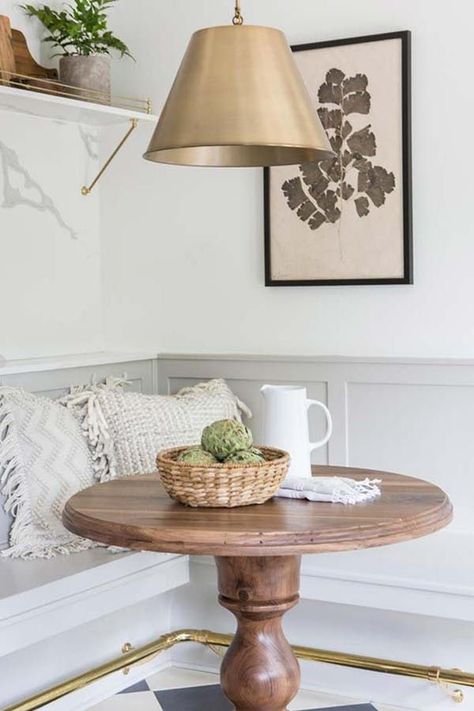 Fixer Upper Kitchen, Fixer Upper House, Hgtv Fixer Upper, Kitchen Breakfast Nooks, Tudor Style Homes, Charming Kitchen, Ideas Hogar, Tudor Style, Kitchen Nook