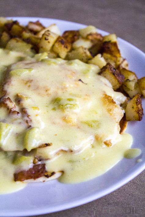 Green Chile Eggs Benedict | NewMexicanFoodie.com Hp Sauce, Mexican Breakfast, What's For Breakfast, New Mexican, Egg Dish, Green Chile, Breakfast Brunch Recipes, Breakfast Time, Breakfast Dishes