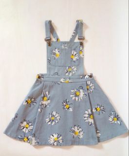 Eggs And Daisies: ~DIY: Denim Overall Dress (Long post)~ Detail Couture, Skai Jackson, Diy Vetement, Inspired Outfits, Overall Dress, A Dress, Cute Fashion, Aesthetic Clothes, Pretty Outfits