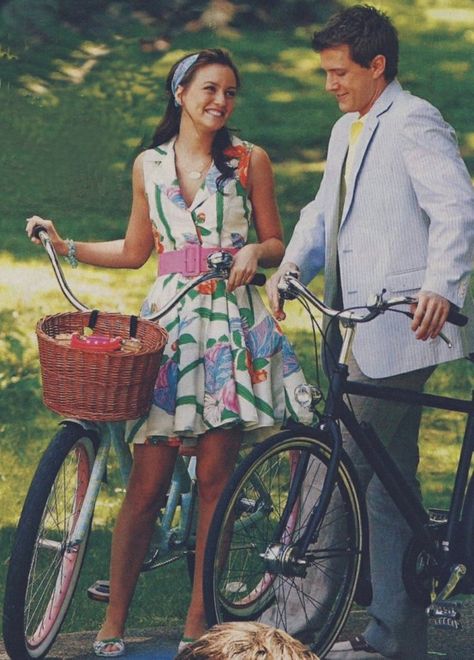 Do iT Like Coco: Love and Cycle  Blair Waldorf with a vintage bike Stile Blair Waldorf, Preppy Mode, Blair Waldorf Style, Nate Archibald, Gossip Girls, Chuck Bass, Gossip Girl Fashion, Xoxo Gossip Girl, Xoxo Gossip