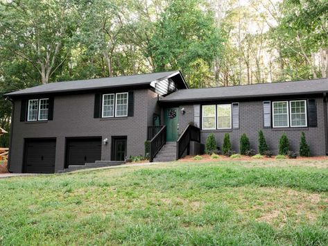 Black Trim Exterior House, Black Siding, Black Home Exterior, Grey Brick Houses, Dark Grey Houses, Simply Painting, Gray House Exterior, Exterior Color Palette, Exterior Finishes