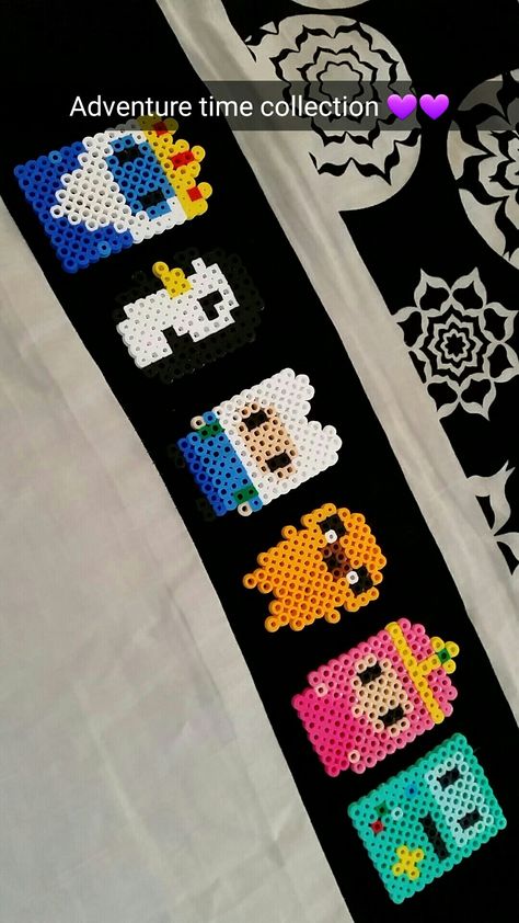 Adventure Time Fuse Beads, Adventure Time Perler Beads, Perler Earrings, Easy Perler Beads Ideas, Easy Pixel Art, Perler Bead Templates, Fuse Beads, Perler Bead Art, Beaded Keychains