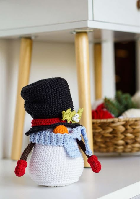 Crochet Christmas Snowman, Snowman Gnome, Felted Crochet, Crochet Snowman, Crochet Xmas, Gnome Christmas, Crochet Amigurumi Free Patterns, Snowmen Patterns, Gnome Patterns