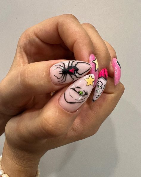 #hisoka #spiders #hunterxhunter Hunter Hunter Nails, Hisoka Nails, Hunter X Hunter Nails, Hunter Spider, Vintage Nails, Unique Acrylic Nails, Hunter X Hunter, Spiders, Cute Nails