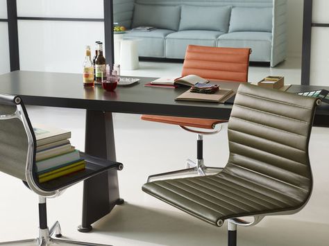 Product family Aluminium Group Eames Office Chair, Charles Ray Eames, Charles Ray, Eames Office, Panton Chair, Vitra Design, Aluminum Chairs, Black Office Chair, Perfect Chair