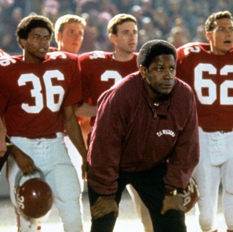 30 Best Football Movies of All Time - Inspiring Movies About Football High School Football Player, Football Movies, Texas High School, Remember The Titans, Marshall University, Philadelphia Eagles Football, Inspirational Movies, Bears Football, Eagles Football