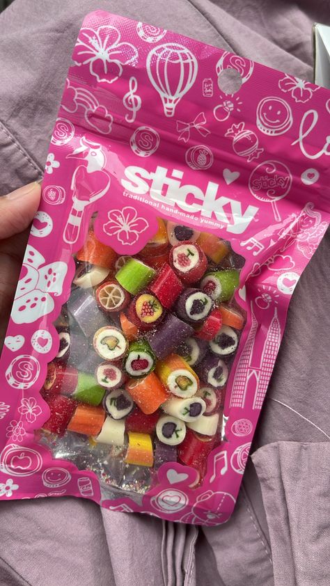 Sticky Candy, Candy Videos, Food Hunter, Kawaii Cooking, Junk Food Snacks, Cute Snacks, Yummy Comfort Food, Food Goals, Cute Desserts