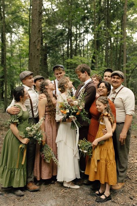 Fairytale-Woodsy-Wedding- Cottegcore Wedding, Cottagecore Groomsmen, Autumn Cottagecore Wedding, Fairy Core Wedding Aesthetic, Cottage Core Aesthetic Wedding, Tiny Wedding Ideas, Fairy Core Wedding, Cottage Style Wedding, Hobbit Outfit