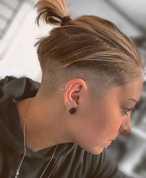 Half Shaved Hair, Half Shaved, Shaved Hair, Undercut, Behind Ear Tattoo, Shaving, Hair Inspiration, Ear Cuff, Hair Cuts