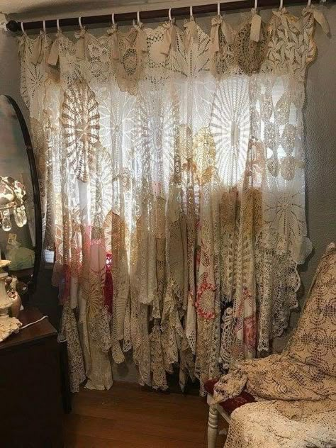 Shabby Vintage Decor, Cortinas Boho, Thrifted Home Decor, Shabby Chic Curtains, Shabby Chic Interiors, Vintage Curtains, Shabby Chic Bathroom, Shabby Chic Diy, Chic Interior