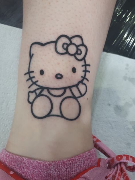 Tattoo Ideas Hello Kitty, Hello Kitty Mehndi Design, Hello Kitty Hand Tattoo, Henna Hello Kitty, Hello Kitty Henna Design, Hello Kitty Simple Tattoo, Hello Kitty Henna, Hello Kitty Tattoo Design, Hello Kitty Henna Tattoo