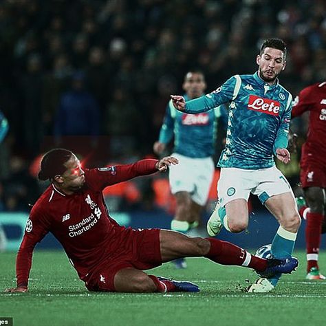 Van Dijk Photo Brexit Tackle Football, Van Dijk Tackle, Ramos Tackle, Football Defenders, Defender Football, Liverpool Captain, Liverpool Champions League, Tackle Football, Cristiano Ronaldo Video