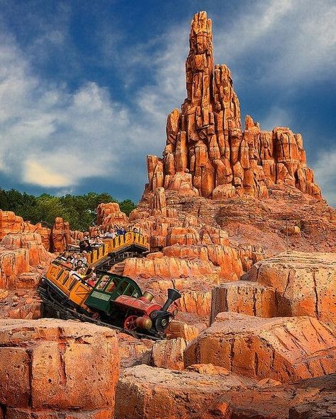 Big Thunder Mountain Railroad, Thunder Mountain Railroad, Disneysea Tokyo, Big Thunder Mountain, Thunder Mountain, Disney World Rides, Disney Pics, Dream Honeymoon, Disney World Magic Kingdom