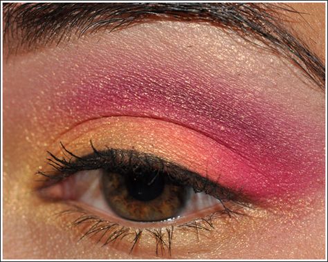 Sunset Makeup Pink And Orange Makeup, Makeup Glasses, Sunset Makeup, Orange Makeup, Eye Makeup Looks, Glasses Makeup, School Dropout, Pink Sunset, Beauty School