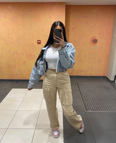 Parachute Pants Outfit Black Women, Beige Cargo Pants Outfit Winter, Rose Whisper Dunks Outfit, Dunk Outfits, Jordan Rose, Stylish Business Outfits, Khakis Outfit, Dunks Outfit, Cargo Outfit