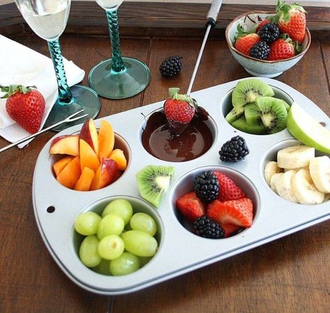 DIY Chocolate Fondue for Two Chocolate Fountain Recipes, Chocolate Fondue Recipe, Night Dinner Recipes, Date Night Dinners, Easy Chocolate Desserts, Fondue Recipes, Beer Cheese, Simply Recipes, Creamy Chocolate