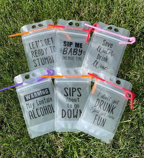 Drink Pouches Ideas, Adult Party Bags, Reusable Drink Pouches, Business Drinks, Hygiene Bag, Bendy Straw, Businesses Ideas, Drink Pouches, Drink Bag