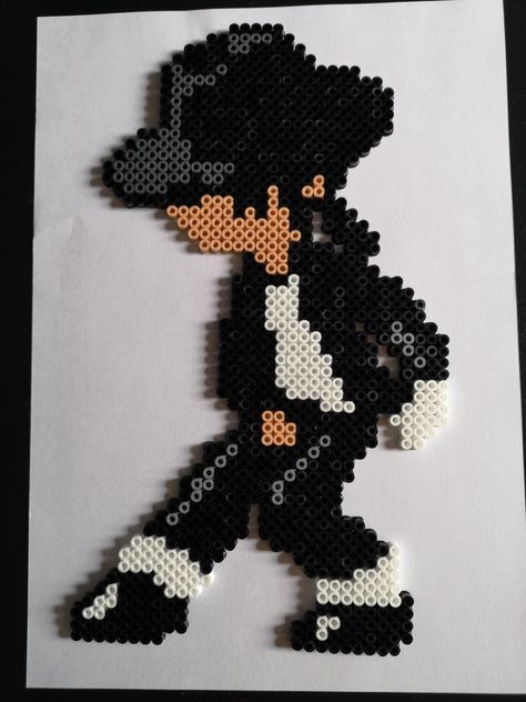 Perler Beads Designs Pattern Pixel Art, Perler Beads Characters, Album Cover Perler Beads, Disney Hama Beads Pattern, Big Perler Bead Patterns, Hama Beads Aesthetic, Disney Perler Beads, Harry Potter Perler Beads, Hama Beads Disney