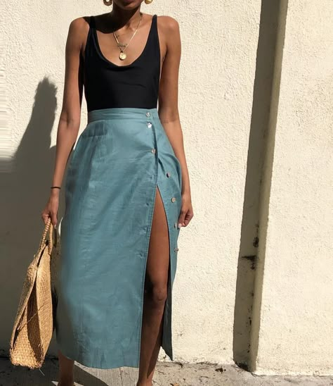 Teal 100% linen skirt with side buttons Size 28” waist- looks great on smaller frames as well $78 dm to purchase SOLD Summer Brunch Outfit, Look Retro, Button Skirt, Happy Fashion, Bohol, Easy Style, Elegante Casual, Chill Outfits, Brunch Outfit