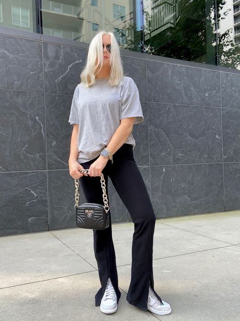 Flare Pants Office Outfit, Split Flare Pants Outfit, Split Hem Pants Outfit Casual, Black Front Split Pants Outfit, Flare Pants Outfit Ideas, Split Front Leggings Outfit, Split Legging Outfit, Casual Black Pants With Flared Hem, Black Split Hem Pants Outfit