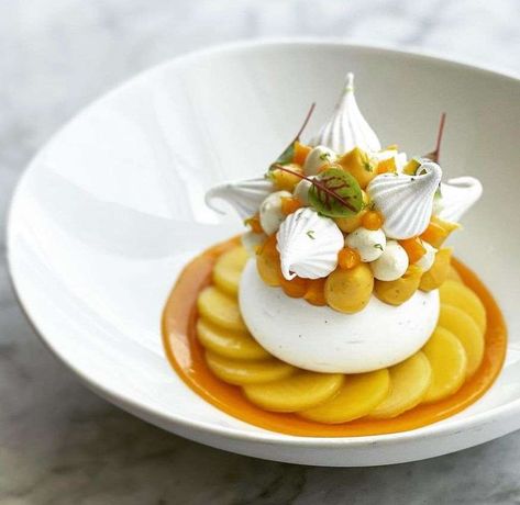 ChefSelection.co 🥭Mango🍨Meringue | trent-richardson Pavlova Fine Dining, Mango Plated Dessert, Meringue Plating, Pavlova Plated Dessert, Mini Pavlova Presentation, Pavlova Plating, Mango Garnish, Mango Meringue, Gourmet Desserts Presentation