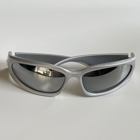 Y2k 2000s Vintage Style Chrome Silver Surfer Sunglasses Silver Frame With A Reflective Lense These Glasses Are Unisex :)! Uva Uvb Protection Brand New Shipping:$5 Silver Y2k Sunglasses, Y2k Fashion Early 2000s Accessories, 2000s Sunglasses Aesthetic, Cybercore Glasses, Y2k Sunglasses Aesthetic, Rural Cybercore, Surfer Sunglasses, 2000s Futurism, Cool Sunglasses Aesthetic