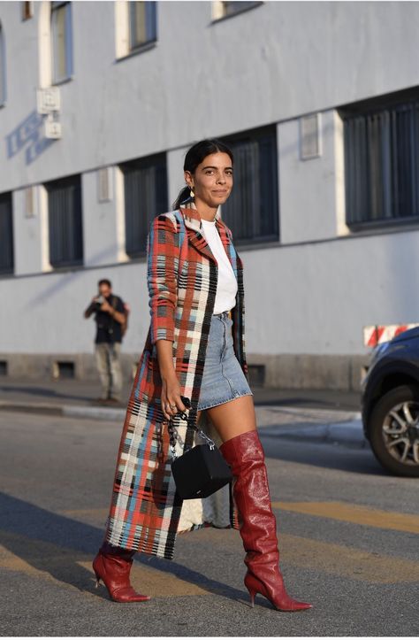 Red Boots Outfit, Winter Coat Trends, Knee High Boots Outfit, Winter Outfits Ideas, Cutout Ankle Boots, Over The Knee Boot Outfit, Knee Boots Outfit, High Boots Outfit, Coat Trends