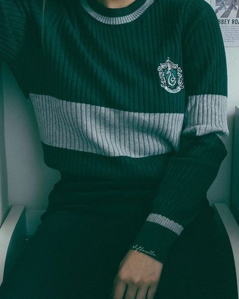 Slytherin Fashion Men, Malfoy Sweater, Slytherin Quidditch Aesthetic, Black And Green Outfit Aesthetic, Slytherin Outfit Men, Slytherin Quidditch Sweater, Slytherin Quidditch Uniform, Hogwarts Quidditch Uniform, Slytherin Aesthetic Clothes