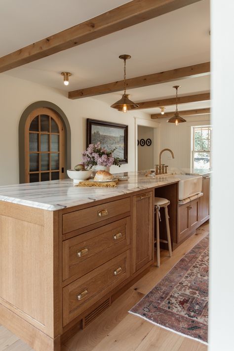 Kitchen of the Week: European Style for a Rambling Ranch House Armac Martin, Quartzite Countertops, New House - Kitchen, Charming Home, Wood Kitchen Cabinets, Ranch Style Home, Aesthetic Rooms, Home Building Design, Handmade Tiles