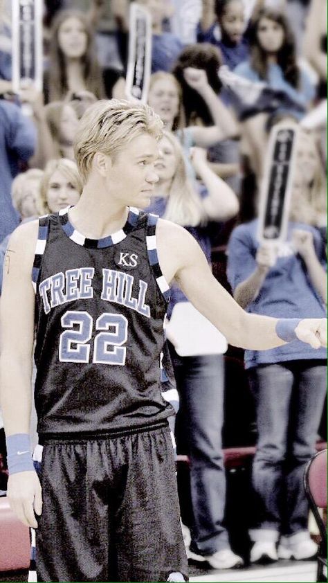 lucas lucas/nathan matching lockscreen One Tree Hill Lockscreen, Nathan Scott Wallpaper, Nathan And Lucas Scott, Oth Cast, Basketball Wallpapers, Manifest Board, One Tree Hill Cast, Nathan Haley, Shantel Vansanten