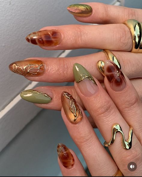 Maroon Gel Nails, Brown Nails Coffin, Gold Leaf Nail Art, Nail Poses, Leaf Nail Art, Nails Unique, Brown Nail, Fall Nail Polish, Seasonal Nails