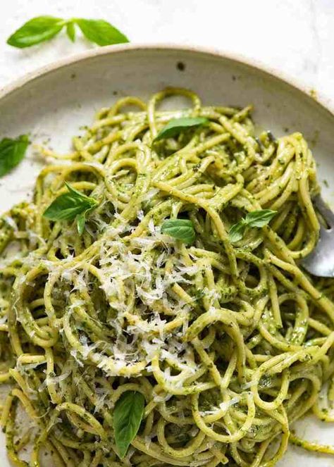 Pasta With Pesto, Homemade Pesto Recipe, Resep Pasta, Pasta Al Pesto, Pesto Pasta Recipes, Recipetin Eats, Recipe Tin, Idee Pasto, Bacon Pasta