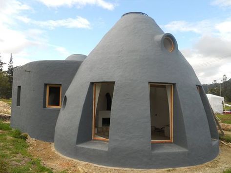 Tu comunidad de escritores y     entretenimiento social Casa Hobbit, Earth Bag Homes, Eco Buildings, Earthship Home, Mud House, Dome Home, Natural Homes, Adobe House, Underground Homes