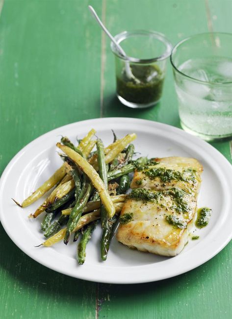 gluten free meals - Cod with Crispy Green Beans Crispy Green Bean Recipes, Italian Salsa, Crispy Green Beans, Spring Dinner, Green Bean Recipes, Diet Vegetarian, Fish Tail, Seafood Dinner, Heart Healthy Recipes