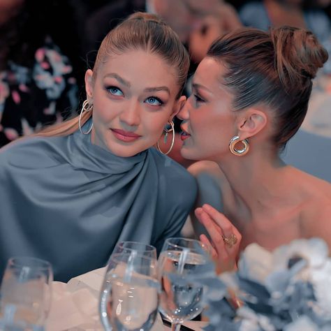 29k Likes, 77 Comments - Jᴇʟᴇɴᴀ🍒 (@darlinjelena) on Instagram: “Bels & Gi⚡💋 Follow @darlinjelena for more🍒 { I do not own any of this content, © credits to the…” National Sisters Day, Gigi And Bella, Bella Gigi Hadid, Sister Day, Gigi Hadid Style, Hadid Sisters, Hadid Style, Gigi Hadid, Hottest Celebrities